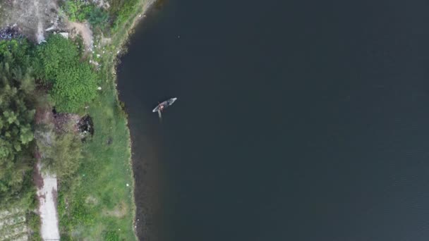 Pescador Soltando Redes Potes Barco Longo Costa Vietnã Vista Aérea — Vídeo de Stock