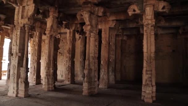 Vista Panorâmica Lindamente Esculpido Rock Piller Dentro Templo Malyavanta Raghunatha — Vídeo de Stock