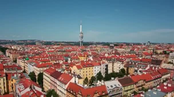 Widok Lotu Ptaka Zizkov Wieża Pradze Pod Jasnym Niebem Chmury — Wideo stockowe