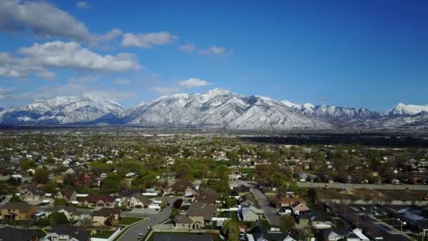 Dron Shot Nad Údolím Salt Lake Wasatch Mountain Range Pozadí — Stock video