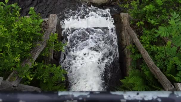 Een Waterval Gezien Van Boven Beneden Slow Motion Bij Kaldvell — Stockvideo
