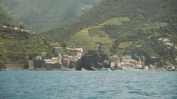 Vernazza Cinque Terre Blick Von Einem Boot Aus Weitwinkel — Stockvideo