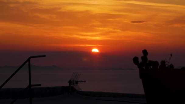 Schöne Handheld Aufnahme Des Berühmten Sonnenuntergangs Oia Santorini Griechenland Mit — Stockvideo