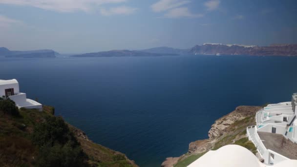 Handheld Wide Shot Islands Santorini City Thira Distance Few Ferries — Wideo stockowe