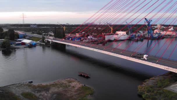 Εναέρια Λήψη Της Γέφυρας Cable Stayed Στον Ποταμό Motawa Στο — Αρχείο Βίντεο