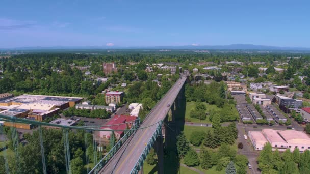 Aerial Flying Forward Alongside Bridge Tower Cars Park City — Stock Video