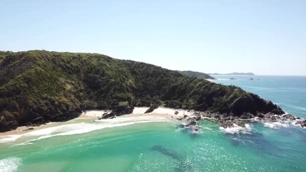 Luftaufnahme Drohnenaufnahmen Über Dem Ozean Zeigen Eine Atemberaubende Küstenlandschaft Die — Stockvideo