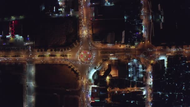 Luchtfoto Van Rush Hour Traffic Nachts Zwaar Verkeer Rond Rotonde — Stockvideo