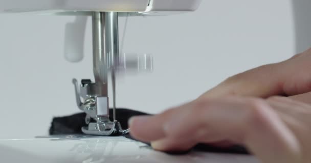 재봉틀로 바느질하는 — 비디오