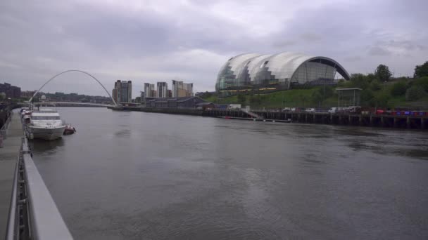 Noite Verão Tranquila Tranquila Dia Nublado Newcastle Tyne Com Incrível — Vídeo de Stock