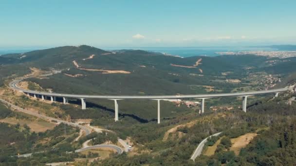 Viaduto Crni Kal Eslovénia Europa Carros Caminhões Dirigindo Sobre Ponte — Vídeo de Stock
