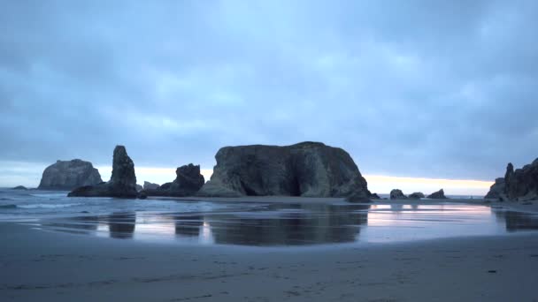 Krásná Krajina Bandon Pláž Jižní Oregon Večer Modrá Obloha Náladová — Stock video