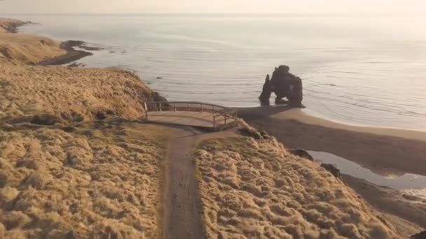 Drone Shots Hvitserkur Rock Iceland Muitos Ângulos Formação Rochosa Especial — Vídeo de Stock