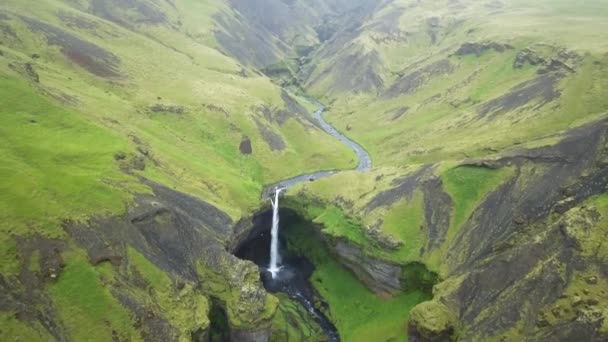 Afgelegen Waterval Prachtig Gefilmd Door Drone Schot Ijsland Met Dji — Stockvideo