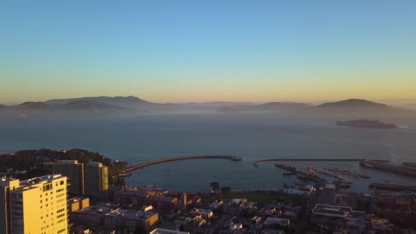 Luchtfoto Pan Recht Beroemde Alcatraz Gevangenis San Francisco Onthullen — Stockvideo
