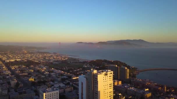 Luchtfoto Rechts Van Golden Gate Bridge Naar Alcatraz — Stockvideo