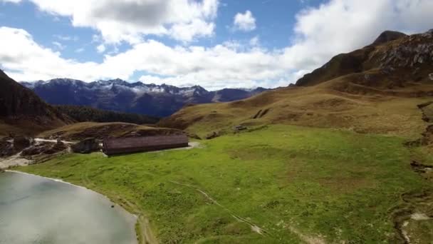 Vue Aérienne Lac Montagne Suisse Automne Avec Des Montagnes Enneigées — Video