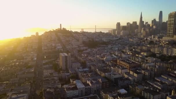 Gündoğumu Sırasında San Francisco Şehir Merkezini Gösteren Sinematik Hava Akımı — Stok video