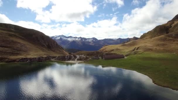 Vista Aerea Del Lago Montagna Svizzera Durante Autunno Con Montagne — Video Stock