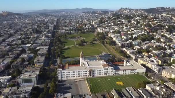 San Francisco Mahallesi Ndeki Mission Park Doğru Giden Hava Dolly — Stok video
