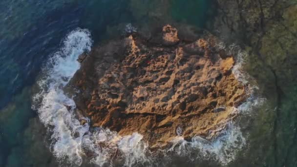 Waves Hitting Rocks Tiny Island Ocean — Stock Video