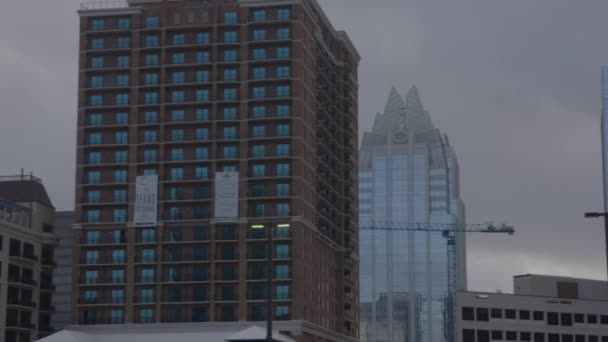 Połowa Patelni Lewej Prawej Zachmurzonym Austin Texas Skyline — Wideo stockowe