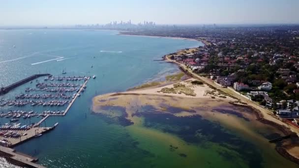 以墨尔本天际线为背景的菲利普港海滩鸟瞰 — 图库视频影像