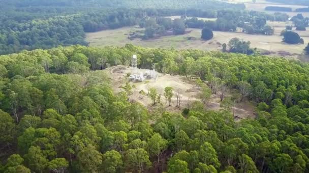 Riprese Aeree Sulla Torre Dei Pompieri Sul Paesaggio Sulla Blue — Video Stock