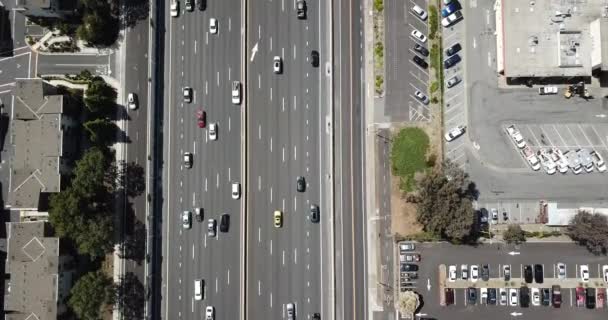 Top Pan View Highway Traffic 101 Roof Top Solar Panels — Stock Video