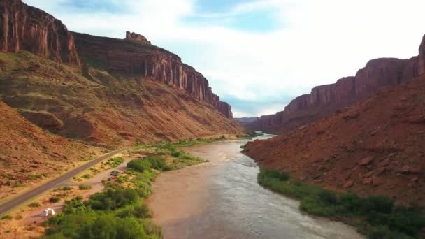 Dron Aéreo Ascenso Disparó Sobre Río Colorado Mientras Serpentea Través — Vídeo de stock