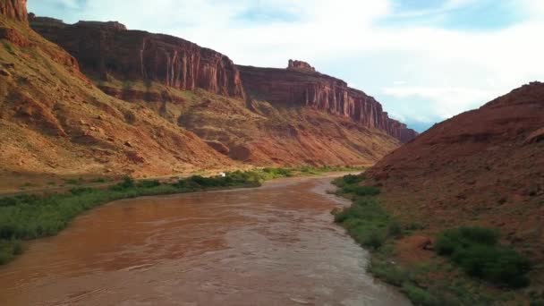 Vuelo Baja Altitud Sobre Río Colorado Mientras Fluye Través Cañón — Vídeos de Stock