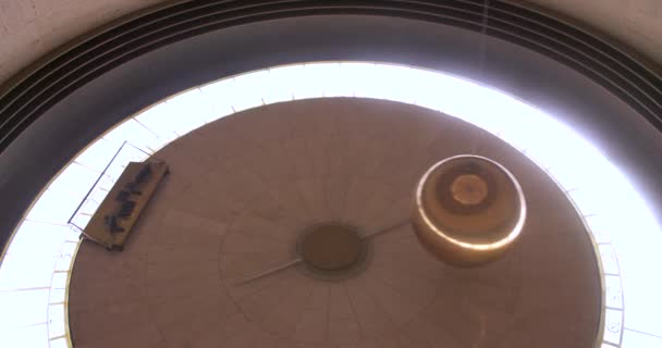 Foucault Pendulum Keck Foundation Central Rotunda Griffith Observatory Interior Mount — Video