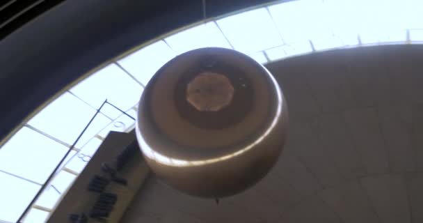 Wahadło Czopucha Keck Foundation Central Rotunda Wnętrze Obserwatorium Griffitha Mount — Wideo stockowe