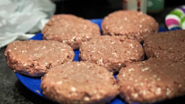 Polpette Hamburger Meat Base Piante Condimento Piatto Blu Barbecue Estivo — Video Stock
