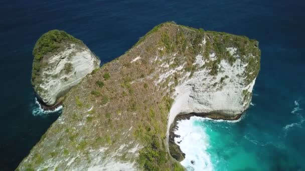 Drone Shot Panning Πάνω Από Τεράστια Βράχια Πάνω Από Την — Αρχείο Βίντεο
