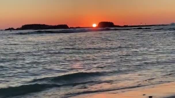 Spokojny Spokojny Zachód Słońca Punta Mita Meksyk Ptaki Lecące Nad — Wideo stockowe