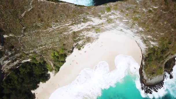 Drónlövés Repült Közvetlenül Kelingking Strand Felett Nusa Penida Szigetén Indonéziában — Stock videók