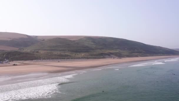 Pedestal Aéreo Uma Bela Praia Areia Norte Devon Uma Manhã — Vídeo de Stock
