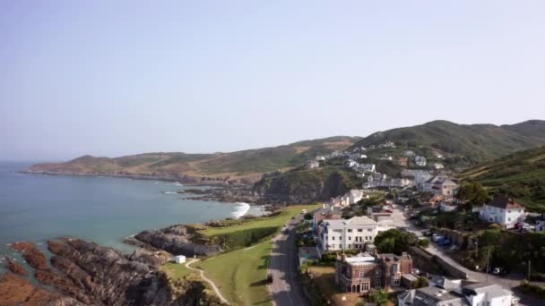 Flyover Aéreo Esplanada Casas North Devon — Vídeo de Stock