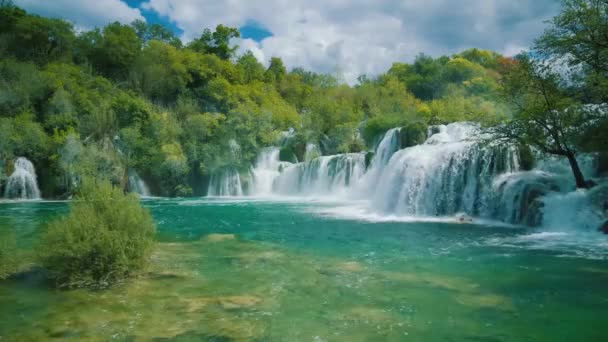 Hermosa Película Cascadas Parque Nacional Krka Croacia Principios Verano — Vídeo de stock