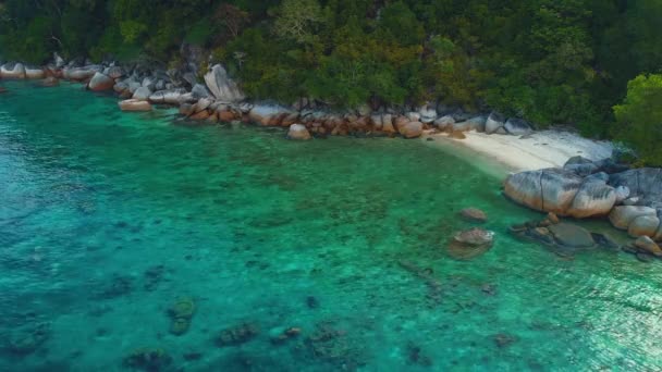 Die Küste Der Wunderschönen Abgelegenen Insel Südostasien Malaysia Von Oben — Stockvideo