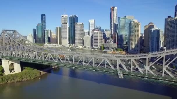 Story Bridge Brisbane Riverside District Stunning Aerial Drone Shot Pulling — стоковое видео