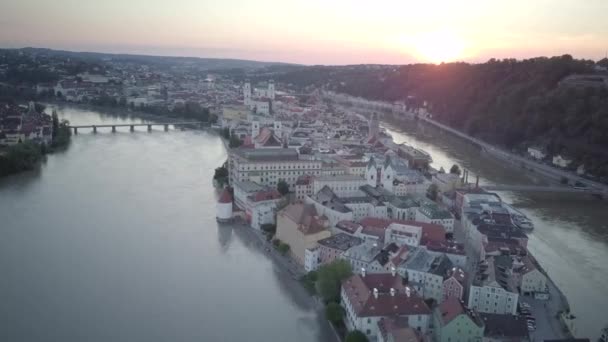 Drohnenschuss Der Historischen Stadt Passau — Stockvideo