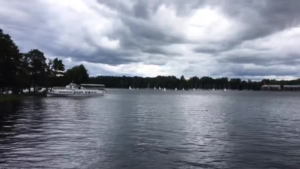 Panning Verso Sinistra Dal Lago Galv Castello Trakais — Video Stock