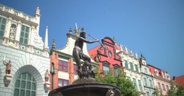 Neptün Çeşmesi Bronz Metal Gdansk Polonya Avrupa Şehir Meydanı Mimarisi — Stok video