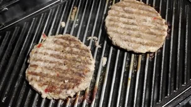 Two Hamburgers Cooking Black Grill — Stock Video