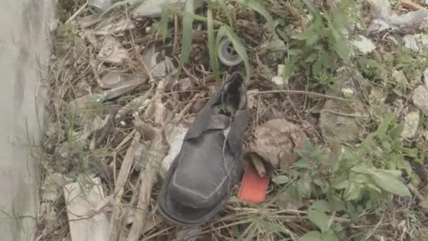 Πυροβολισμός Πλησιάζει Στο Old Shoe — Αρχείο Βίντεο