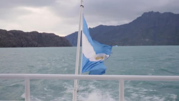 Αργή Βολή Της Αργεντινής Σημαία Στη Λίμνη Argentino Κινείται Ένα — Αρχείο Βίντεο