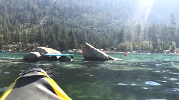 Kajakken Bij Sand Harbor State Park Beach North Lake Tahoe — Stockvideo