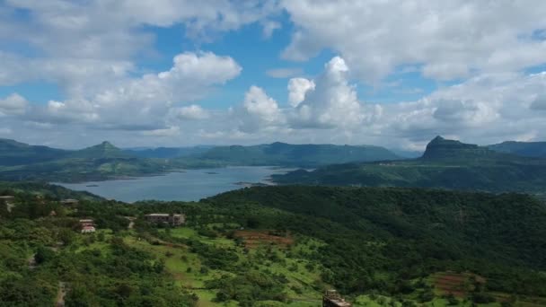 雨季在印度Lonavala的Dudhiware Khind Pass 看到的印度公路上的公路旅行 最畅销的空中无人驾驶飞机镜头 — 图库视频影像